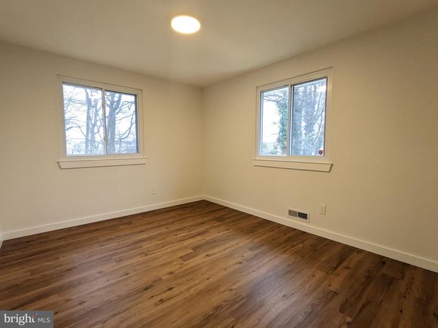 26 FOREST HILL DR, Cherry Hill, NJ 08003