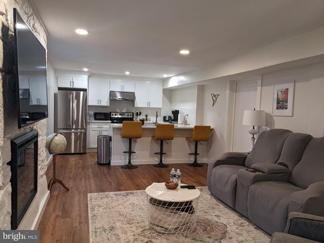 26 FOREST HILL DR, Cherry Hill, NJ 08003