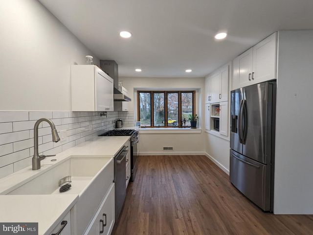 26 FOREST HILL DR, Cherry Hill, NJ 08003