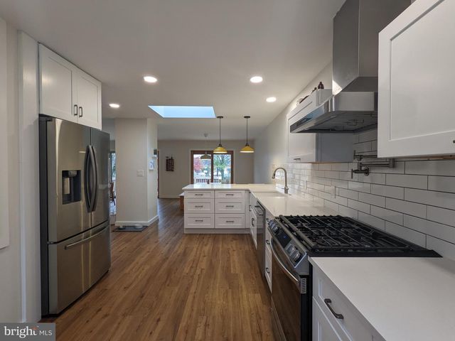 26 FOREST HILL DR, Cherry Hill, NJ 08003