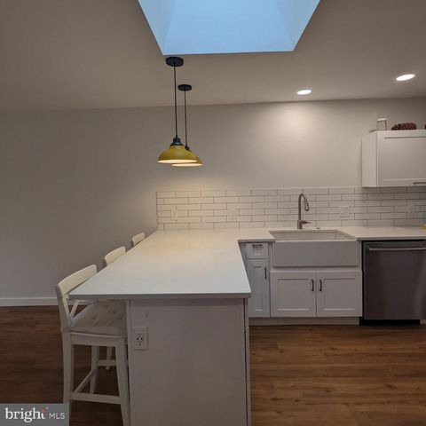 26 FOREST HILL DR, Cherry Hill, NJ 08003