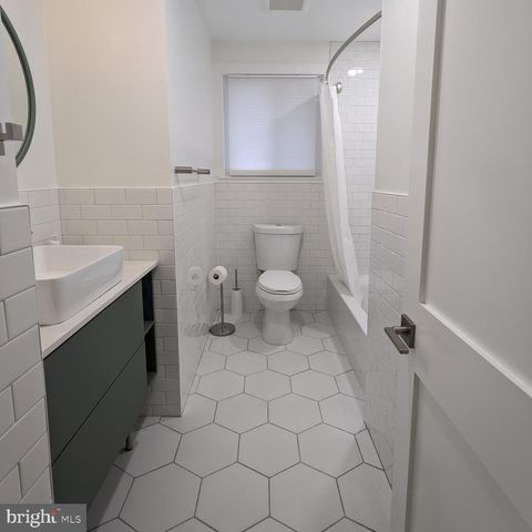 26 FOREST HILL DR, Cherry Hill, NJ 08003