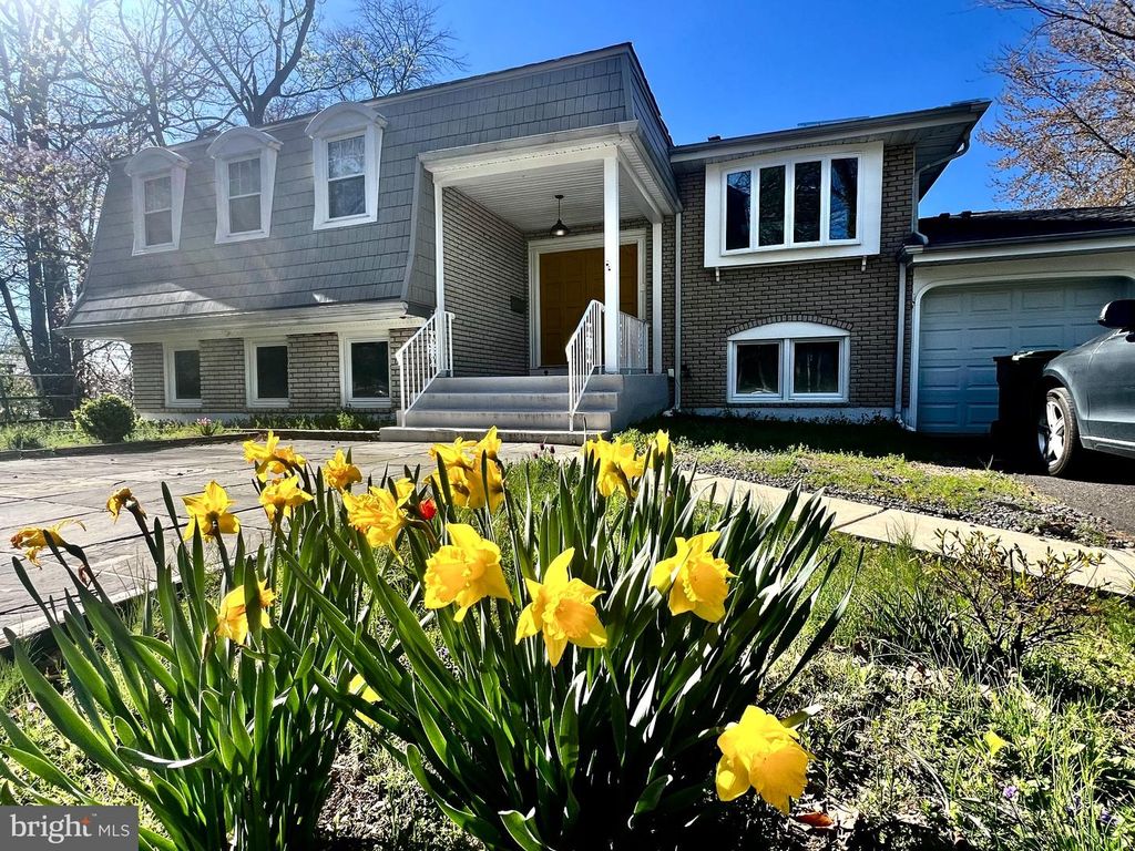 26 FOREST HILL DR, Cherry Hill, NJ 08003