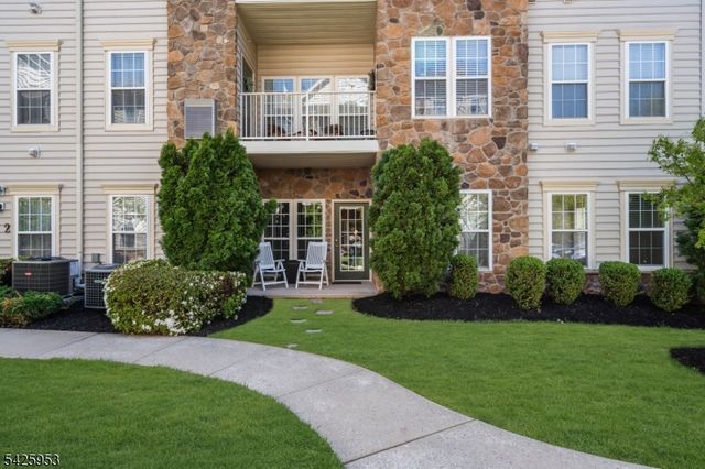 2 Steele Pl 202, Hillsborough Twp., NJ 08844