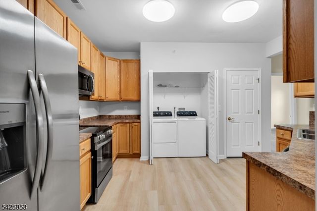 2 Steele Pl 202, Hillsborough Twp., NJ 08844
