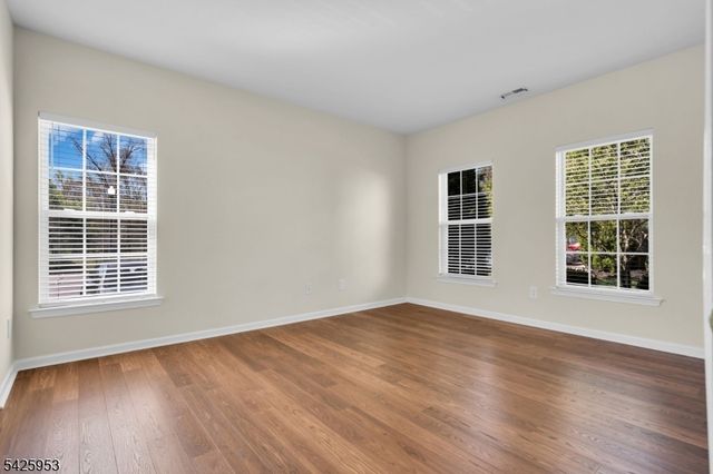2 Steele Pl 202, Hillsborough Twp., NJ 08844