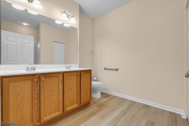 2 Steele Pl 202, Hillsborough Twp., NJ 08844