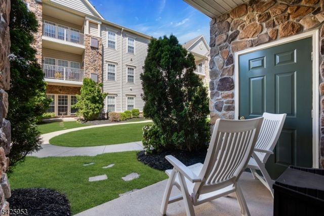 2 Steele Pl 202, Hillsborough Twp., NJ 08844