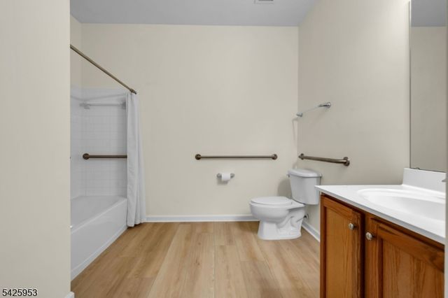 2 Steele Pl 202, Hillsborough Twp., NJ 08844