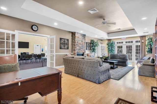 2 Steele Pl 202, Hillsborough Twp., NJ 08844