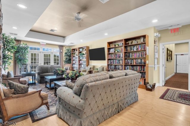 2 Steele Pl 202, Hillsborough Twp., NJ 08844