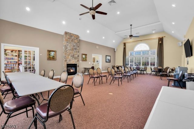 2 Steele Pl 202, Hillsborough Twp., NJ 08844