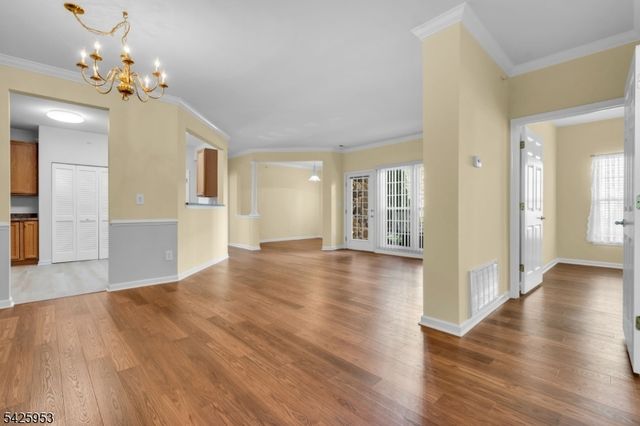 2 Steele Pl 202, Hillsborough Twp., NJ 08844