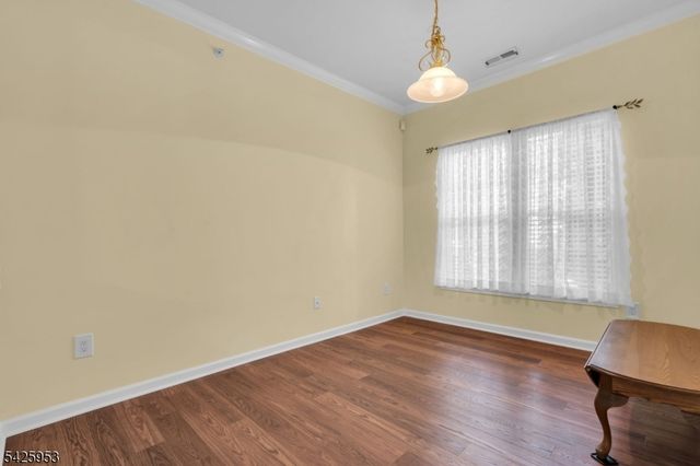 2 Steele Pl 202, Hillsborough Twp., NJ 08844