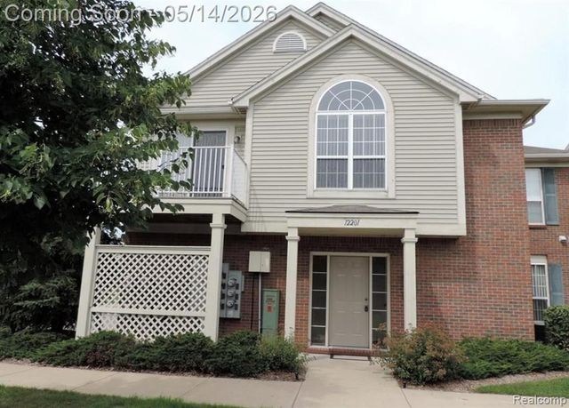 12201 Chesapeake Circle, Walled Lake, MI 48390