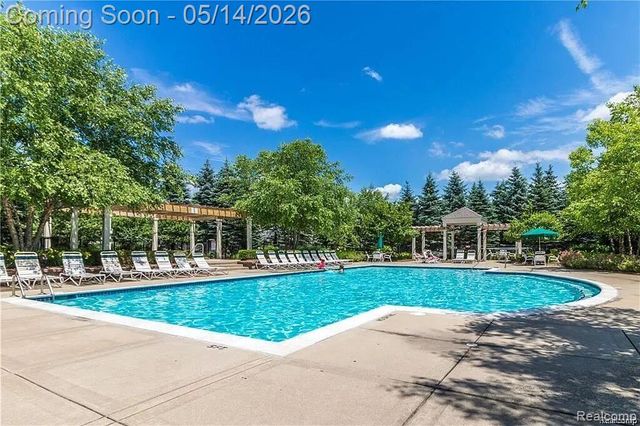 12201 Chesapeake Circle, Walled Lake, MI 48390