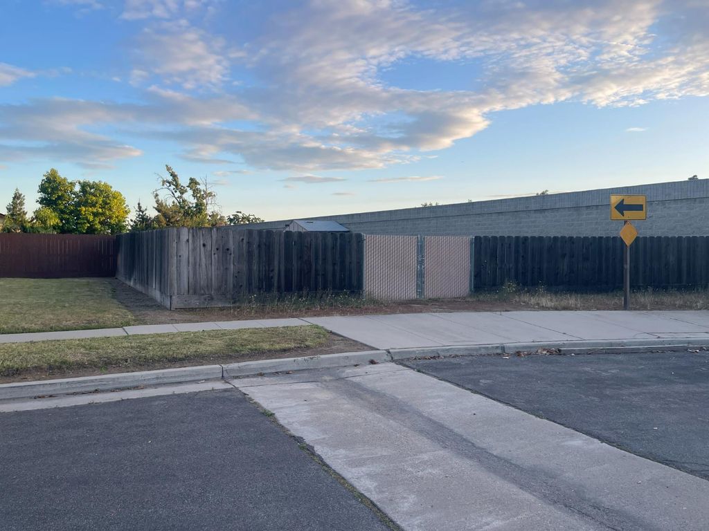 Image 5 of property listing at 0 E Dayton, Fresno, CA 93726