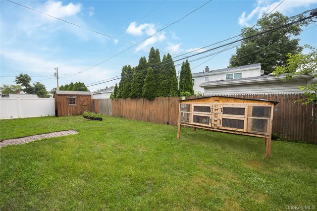 53 Primrose Lane, Levittown, NY 11756