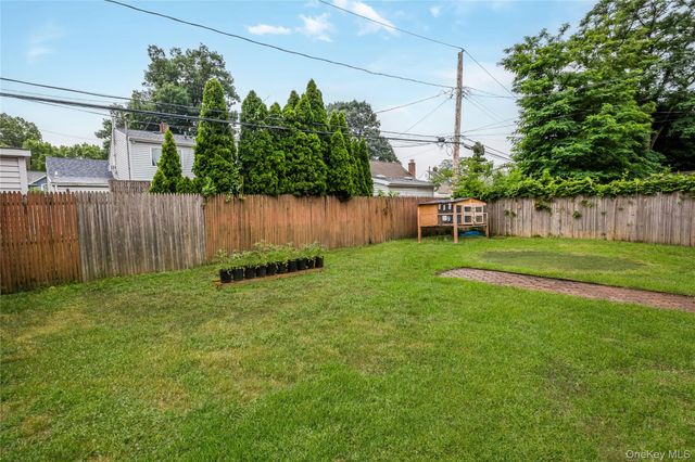53 Primrose Lane, Levittown, NY 11756