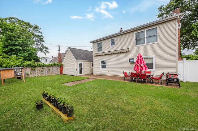 53 Primrose Lane, Levittown, NY 11756