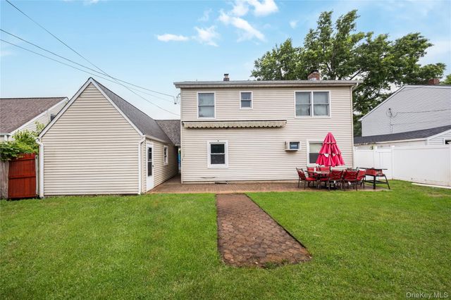 53 Primrose Lane, Levittown, NY 11756