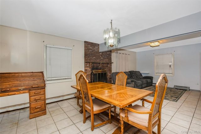 53 Primrose Lane, Levittown, NY 11756