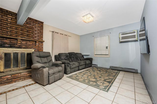 53 Primrose Lane, Levittown, NY 11756