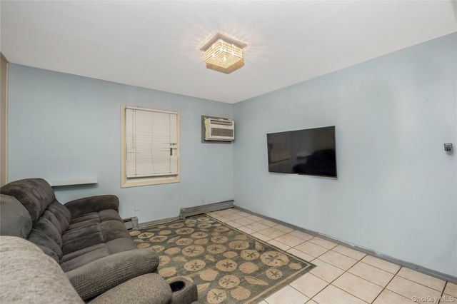 53 Primrose Lane, Levittown, NY 11756