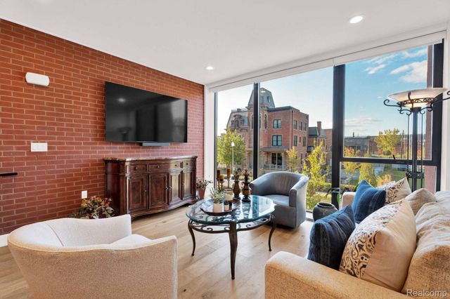 246 Edmund Place, Detroit, MI 48201