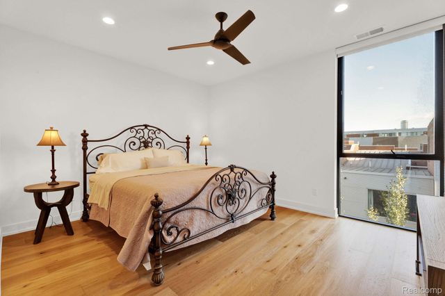 246 Edmund Place, Detroit, MI 48201