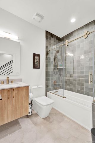 246 Edmund Place, Detroit, MI 48201