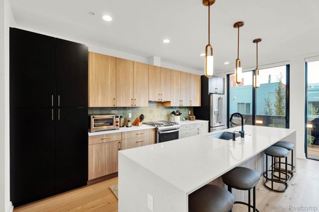 246 Edmund Place, Detroit, MI 48201