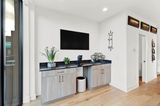 246 Edmund Place, Detroit, MI 48201