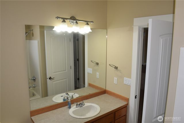 1363 Boulder Loop, East Wenatchee, WA 98802