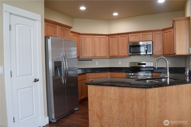 1363 Boulder Loop, East Wenatchee, WA 98802