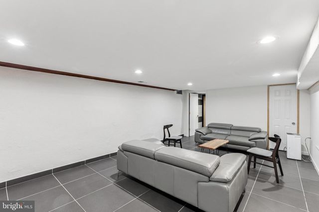 2504 E YORK ST, Philadelphia, PA 19125