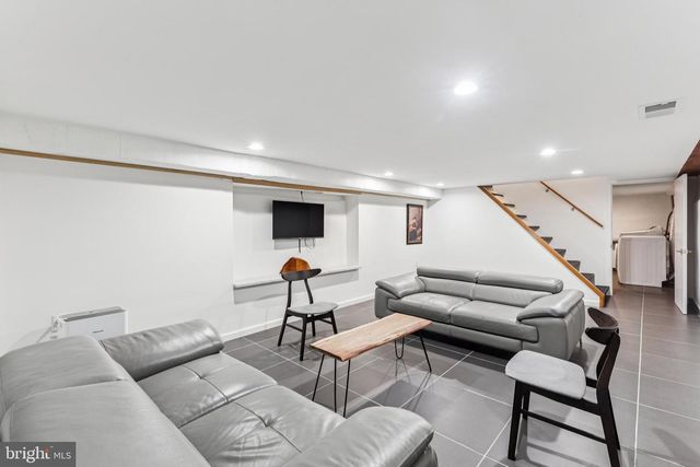 2504 E YORK ST, Philadelphia, PA 19125