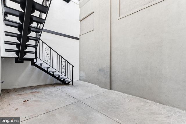 2504 E YORK ST, Philadelphia, PA 19125