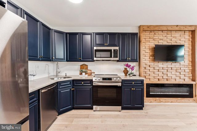 2504 E YORK ST, Philadelphia, PA 19125