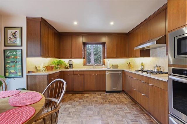 933 Greymont NW Circle, Marietta, GA 30064