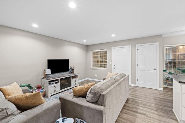 333 E 4th Street B6, Frankfort, KY 40601