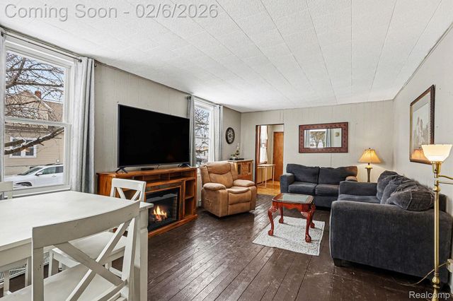 1101 S Farragut Street, Bay City, MI 48708