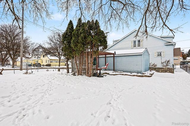 1101 S Farragut Street, Bay City, MI 48708