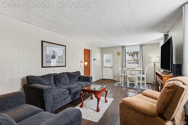 1101 S Farragut Street, Bay City, MI 48708