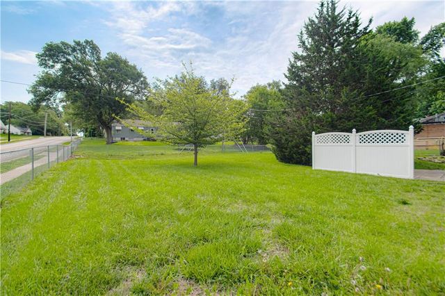 11624 W 68th Street, Shawnee, KS 66203