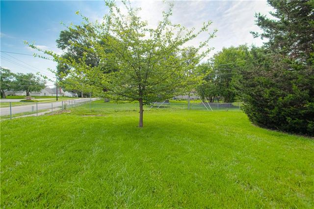11624 W 68th Street, Shawnee, KS 66203