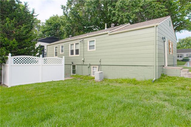 11624 W 68th Street, Shawnee, KS 66203