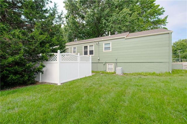11624 W 68th Street, Shawnee, KS 66203