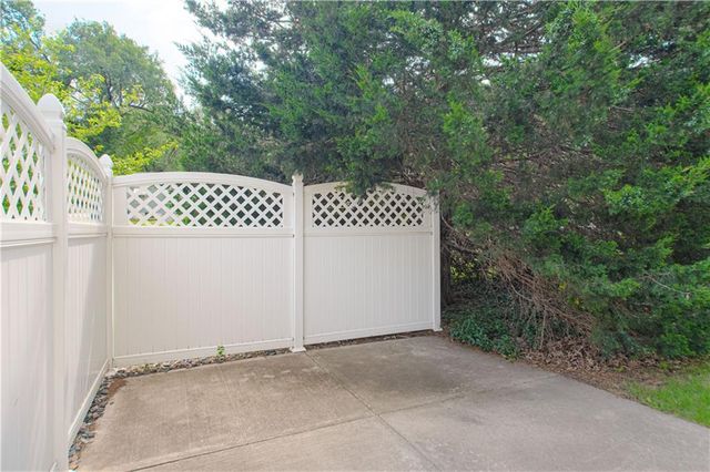 11624 W 68th Street, Shawnee, KS 66203