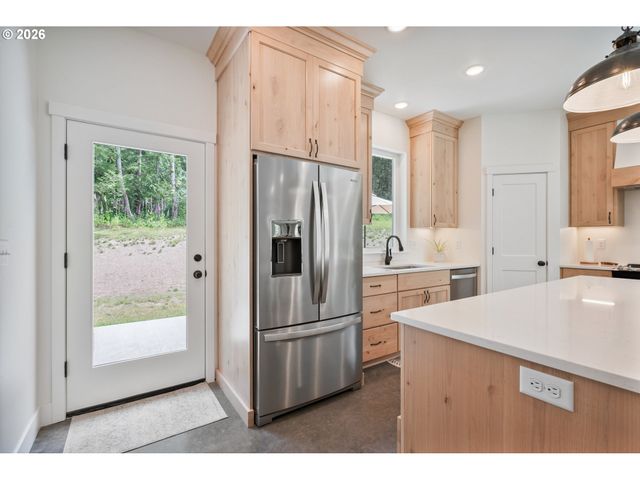 1013 N BODINE Rd, Kelso, WA 98626